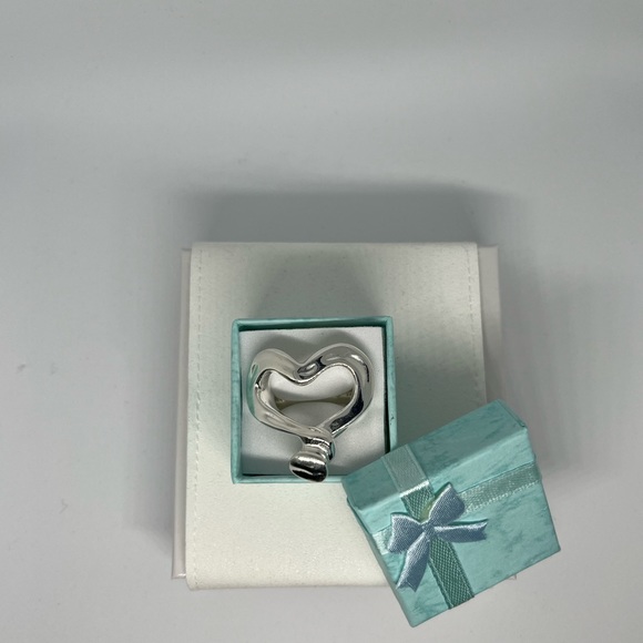 SILVER PLATED HEART STATEMENT RING - Picture 3 of 3